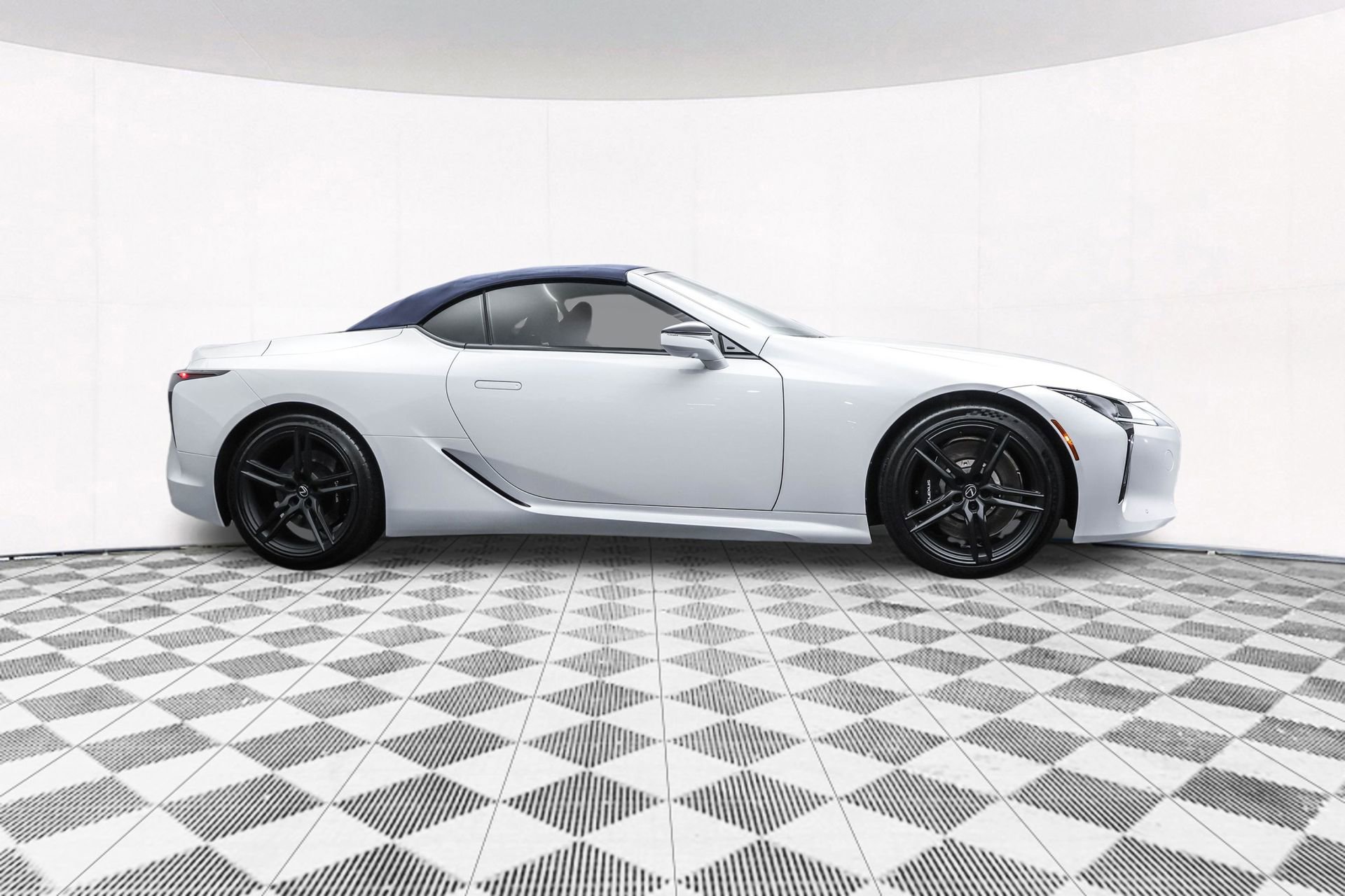 Used 2024 Lexus LC 500 Convertible image 44