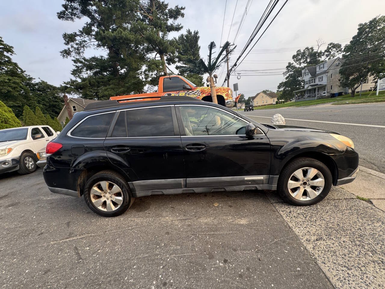 Used 2010 Subaru Outback 3.6R Limited AWD/4WD image 9