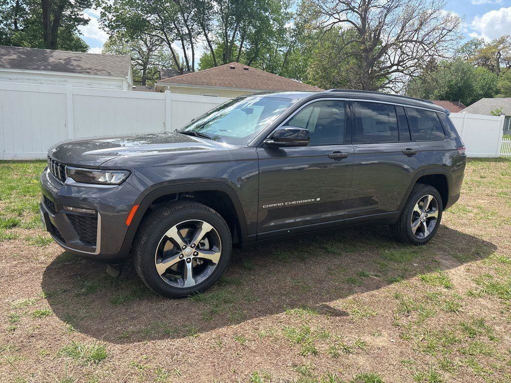 New 2026 Jeep Grand Cherokee L Limited AWD/4WD image 2