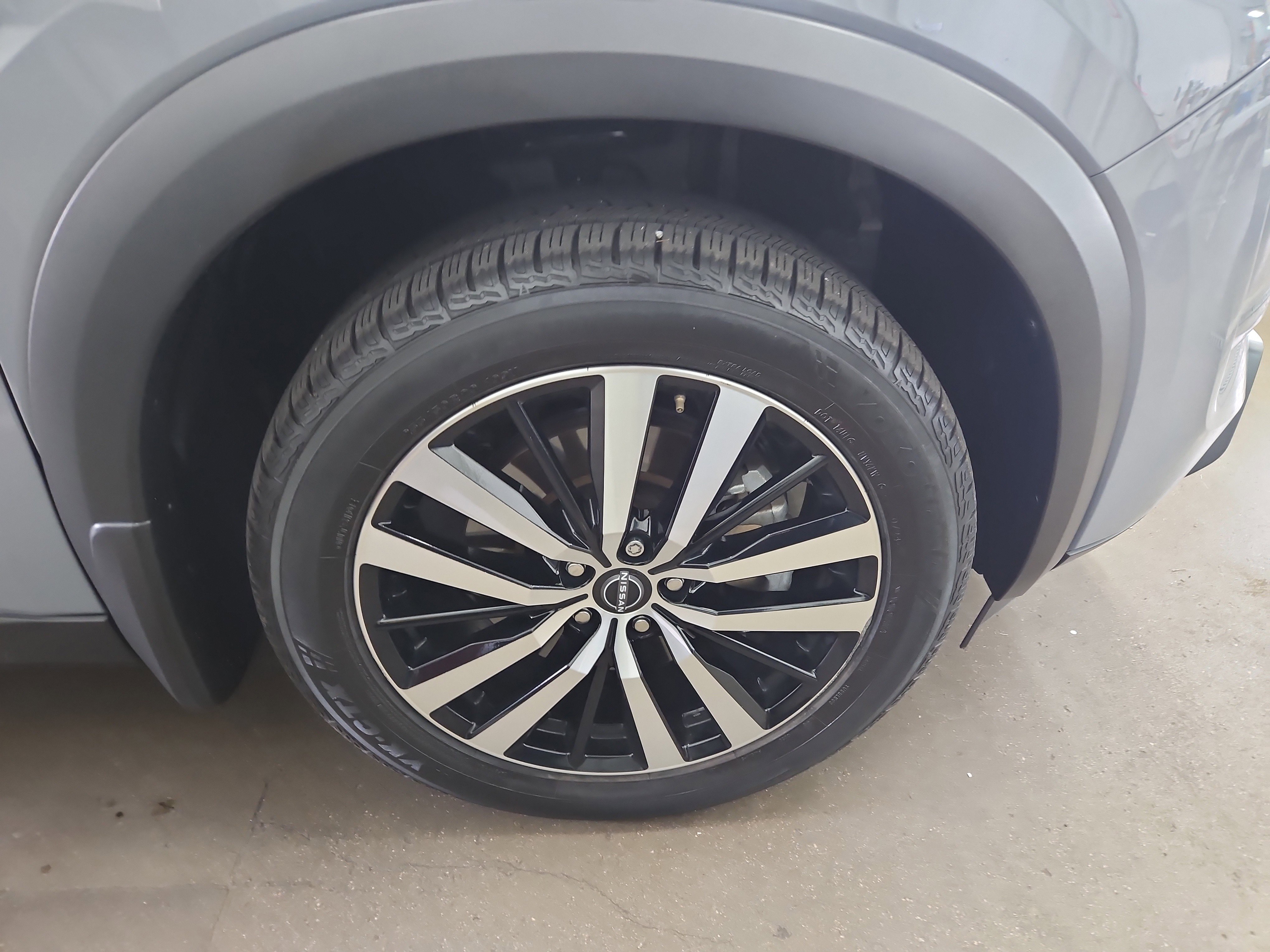 Used 2023 Nissan Pathfinder Platinum w/ Black Appearance Package image 23