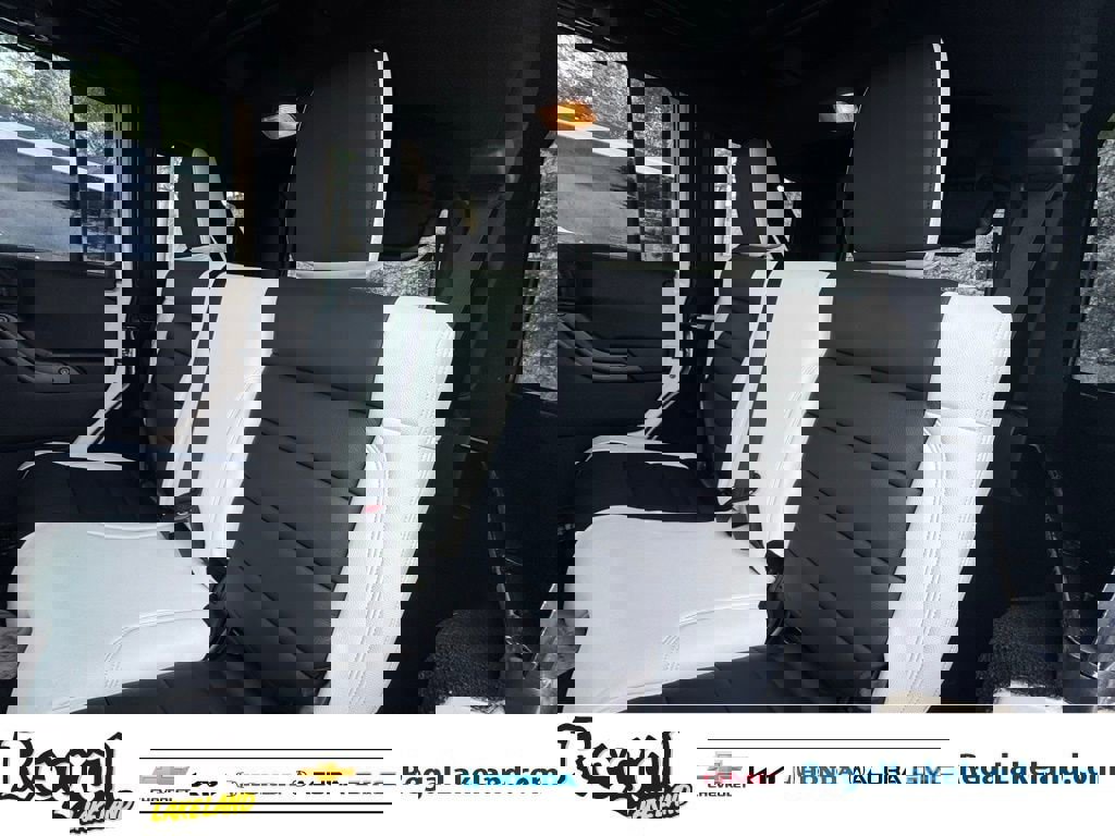 Used 2011 Jeep Wrangler Unlimited Sport image 8