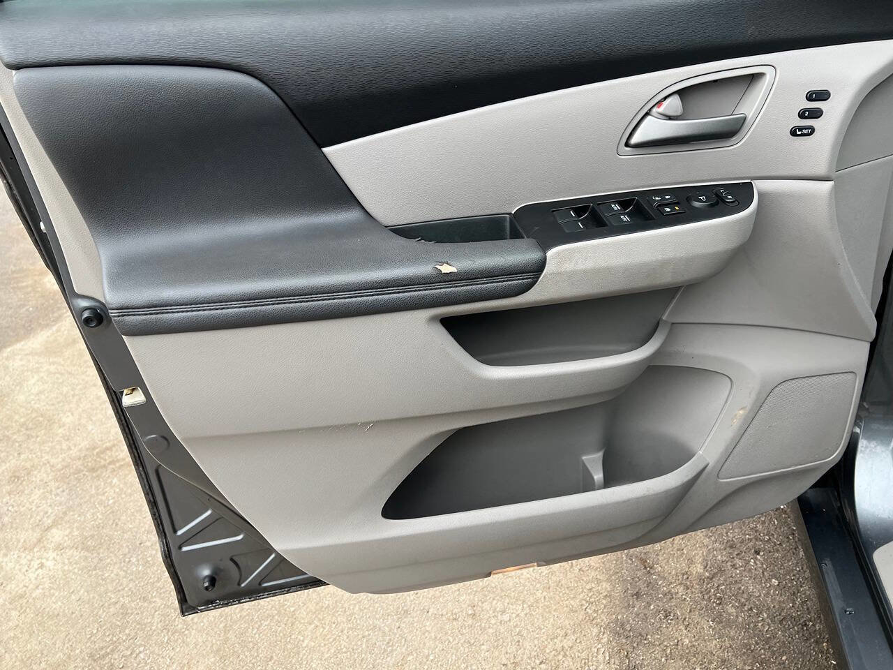 Used 2013 Honda Odyssey Touring Elite image 9