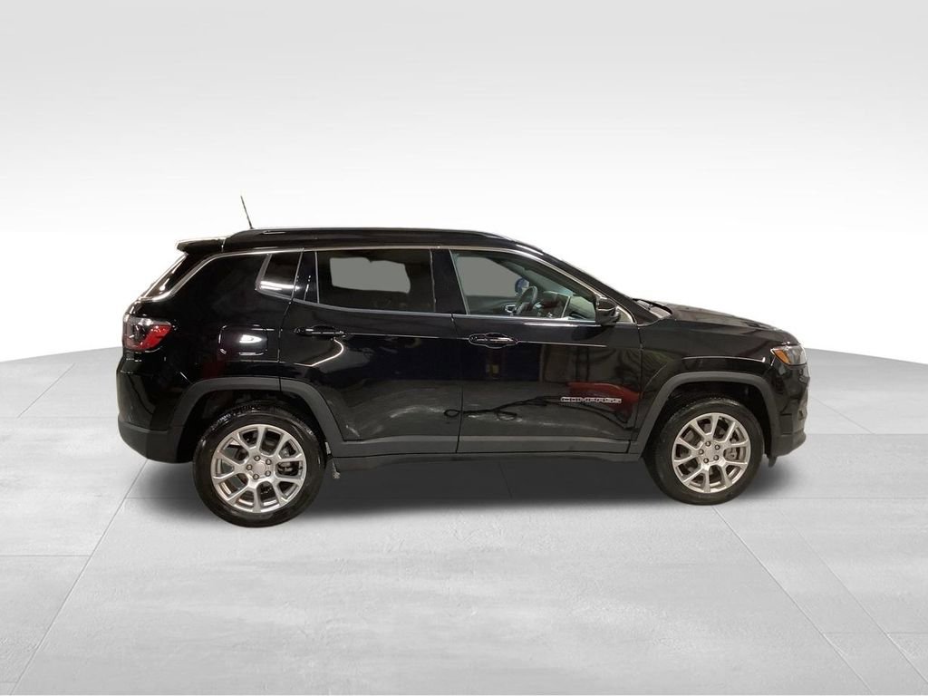 Used 2023 Jeep Compass Latitude AWD/4WD image 9