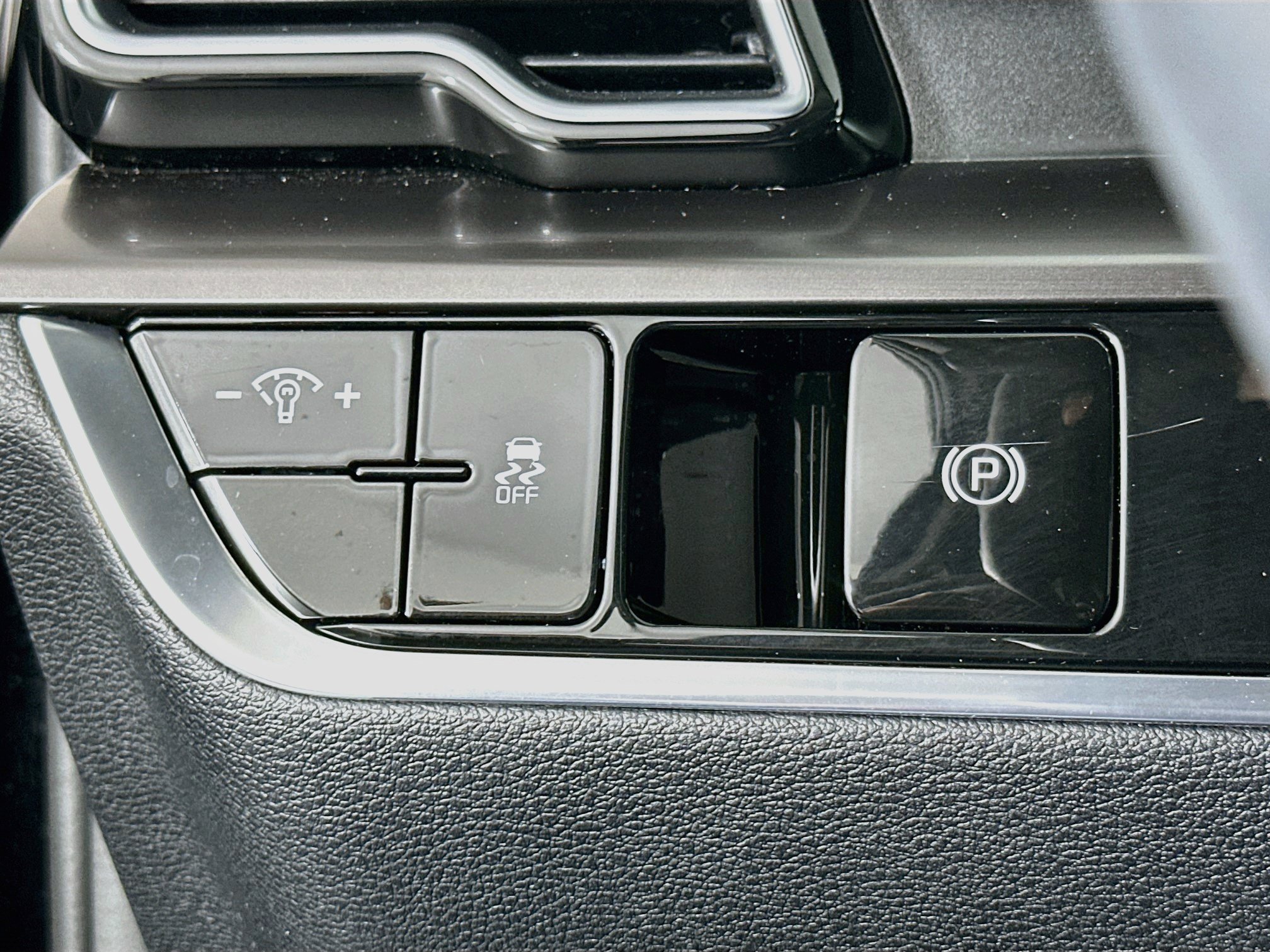 Used 2025 Kia Sportage EX FWD image 17
