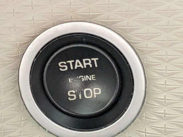 Used 2019 Land Rover Range Rover Velar R-Dynamic SE image 22