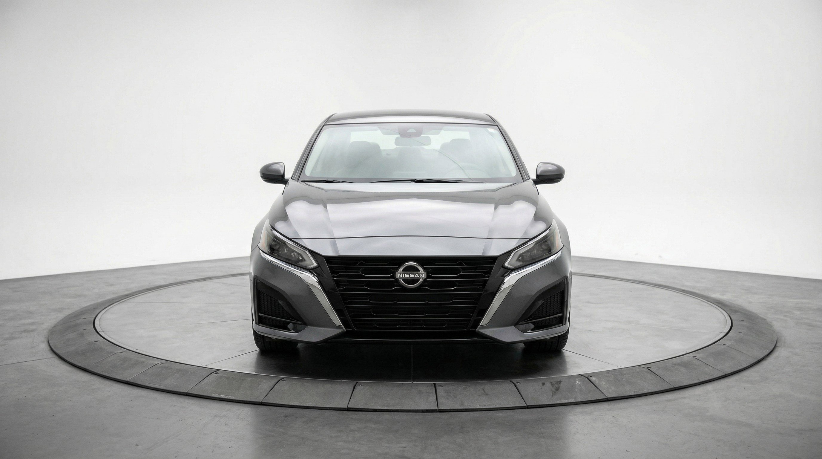 Used 2025 Nissan Altima 2.5 SV image 2