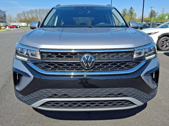 Used 2024 Volkswagen Taos SE AWD/4WD image 2