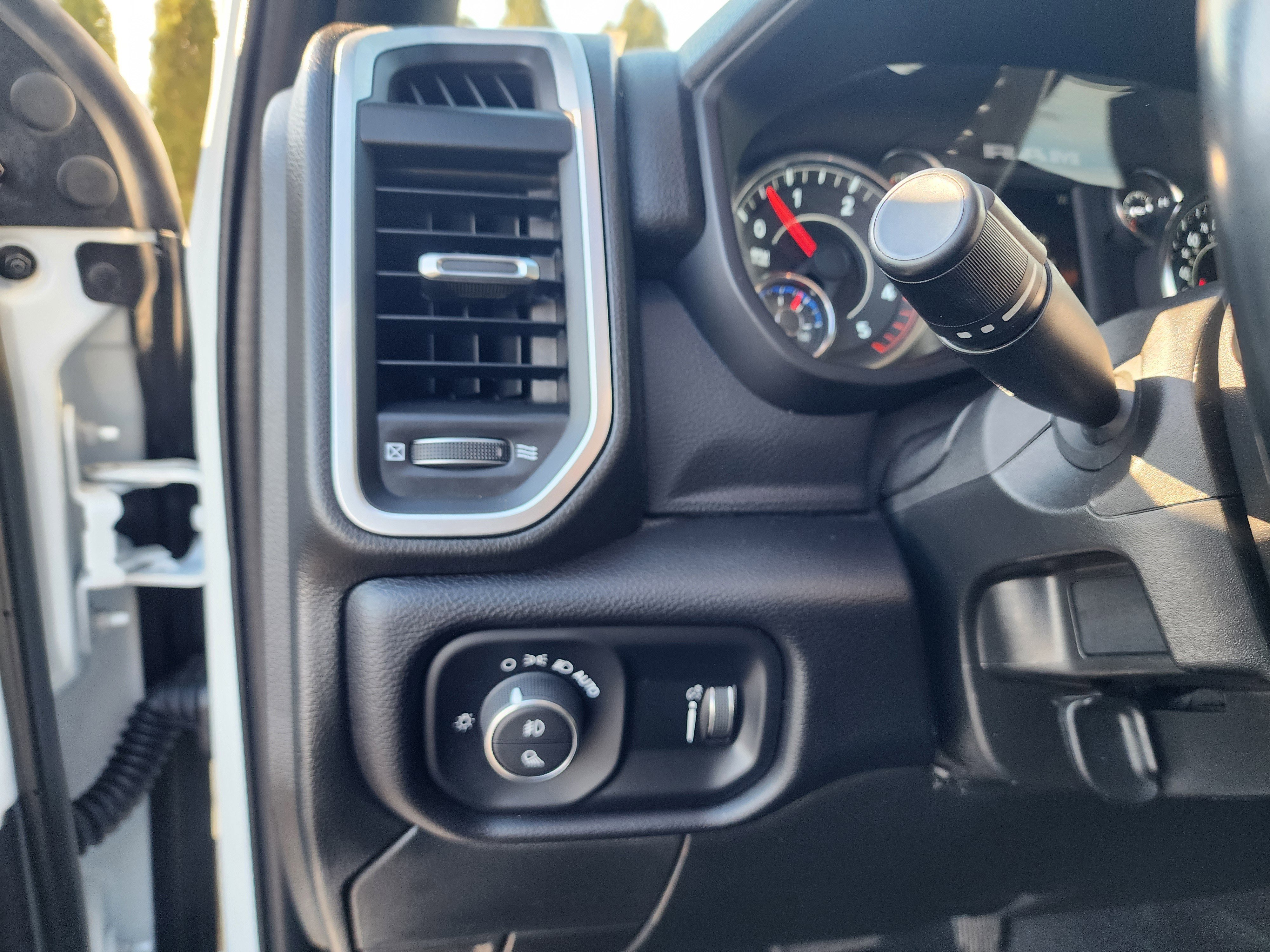 Used 2024 RAM 3500 Big Horn image 28