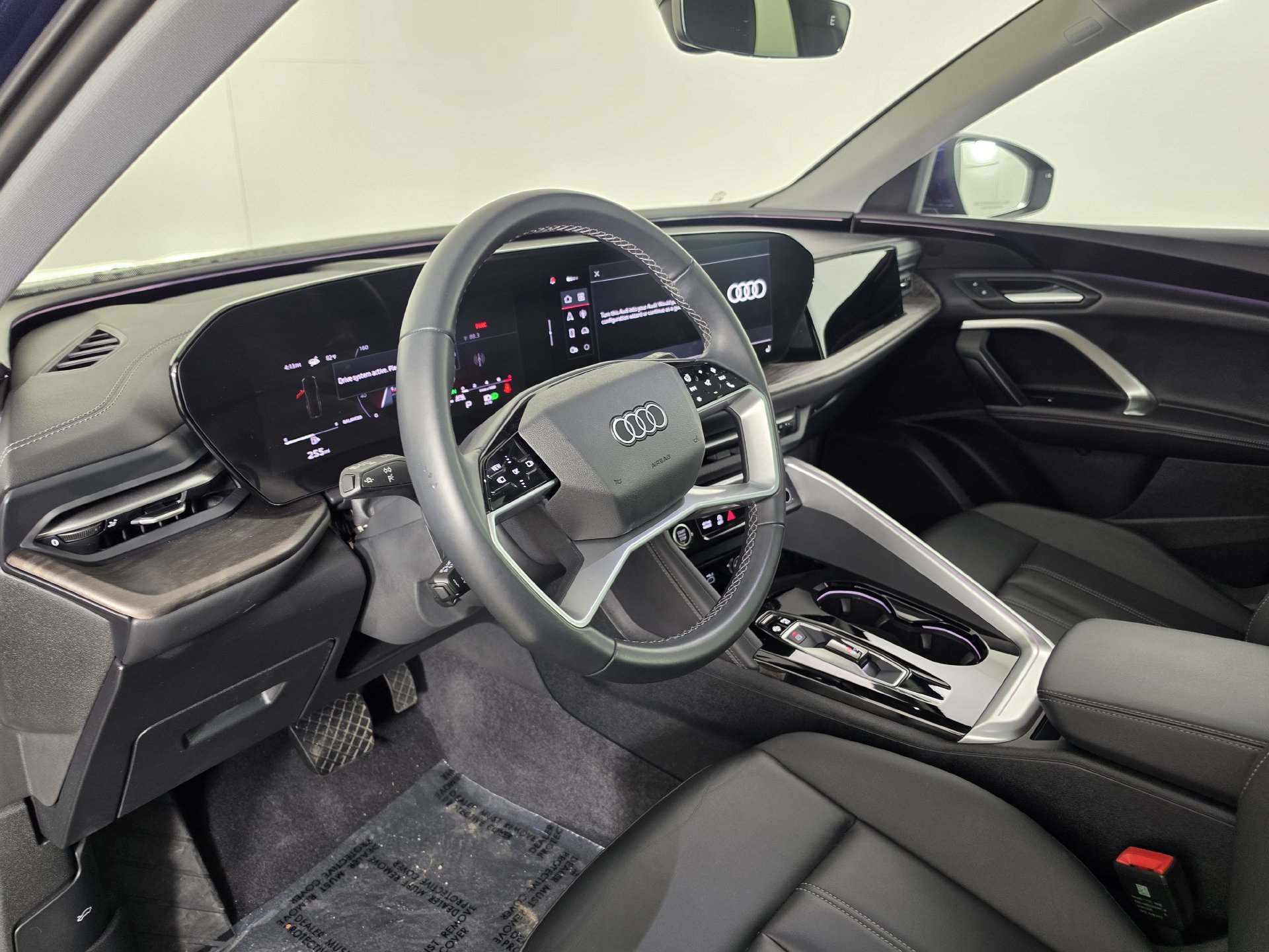 Certified 2025 Audi Q5 Premium w/ Convenience Package AWD/4WD image 2