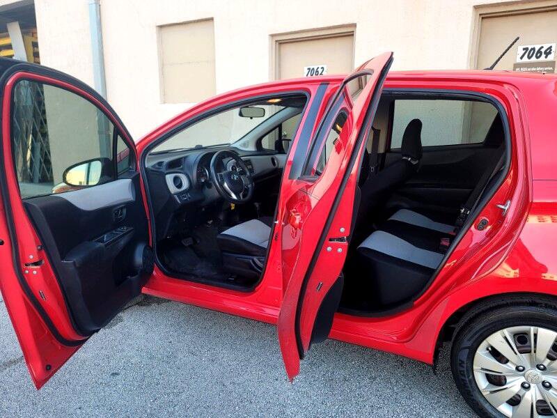 Used 2013 Toyota Yaris LE image 23