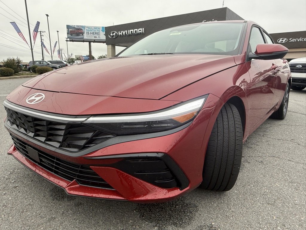 New 2025 Hyundai Elantra Limited image 30