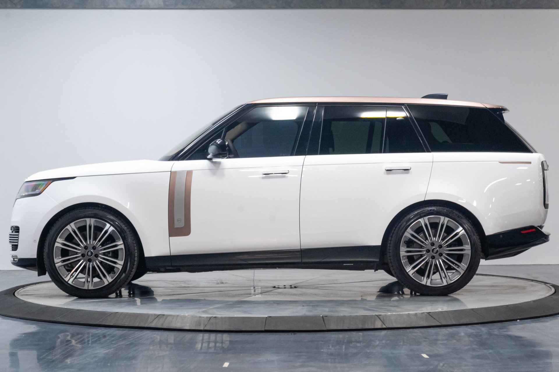 Used 2023 Land Rover Range Rover SV AWD/4WD image 60