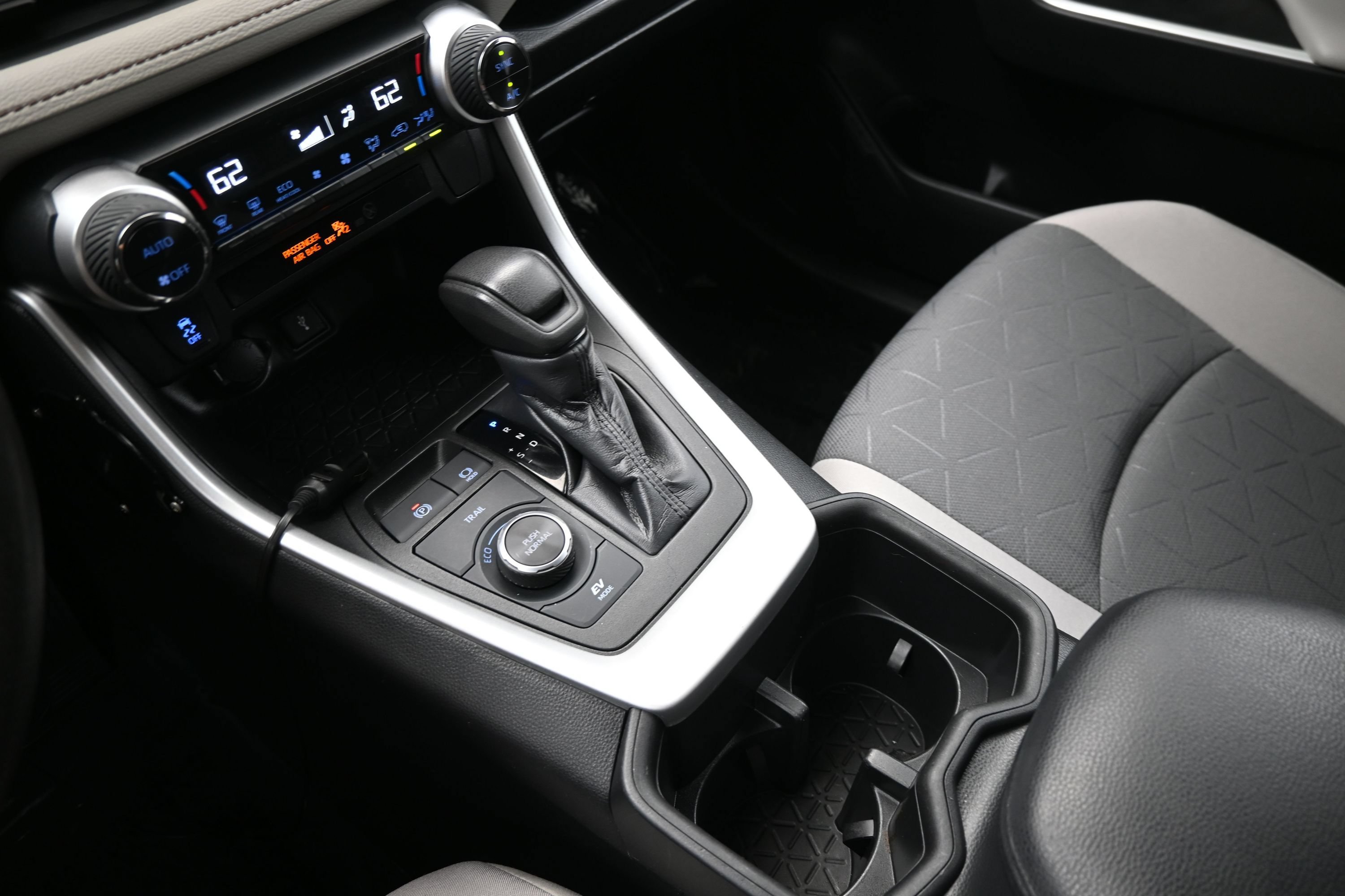 Used 2022 Toyota RAV4 XLE AWD/4WD image 12