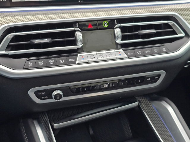 Used 2022 BMW X6 xDrive40i AWD/4WD image 29