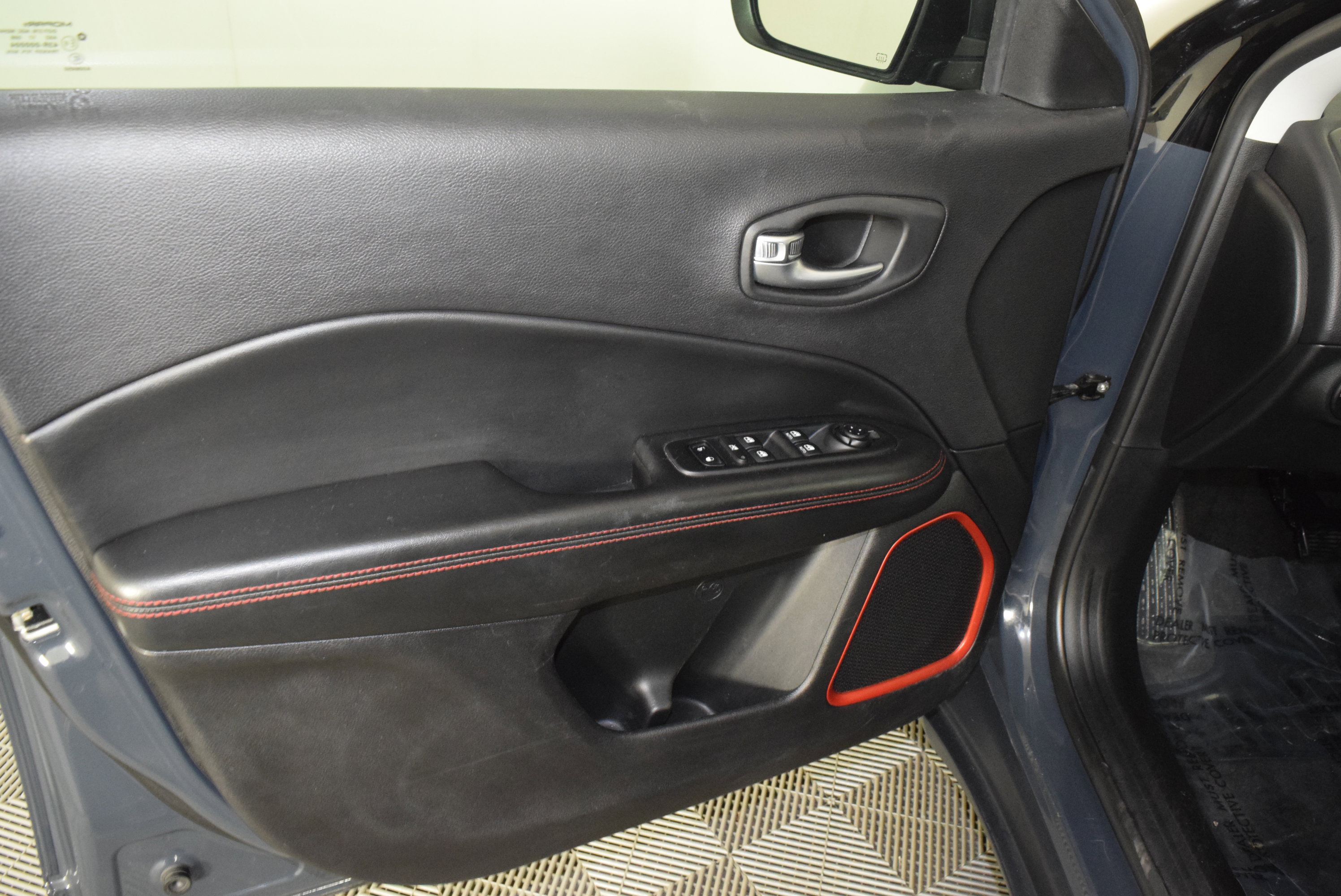 Used 2018 Jeep Compass Trailhawk w/ Navigation Group image 34