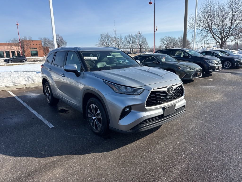 Used 2020 Toyota Highlander XLE video 1