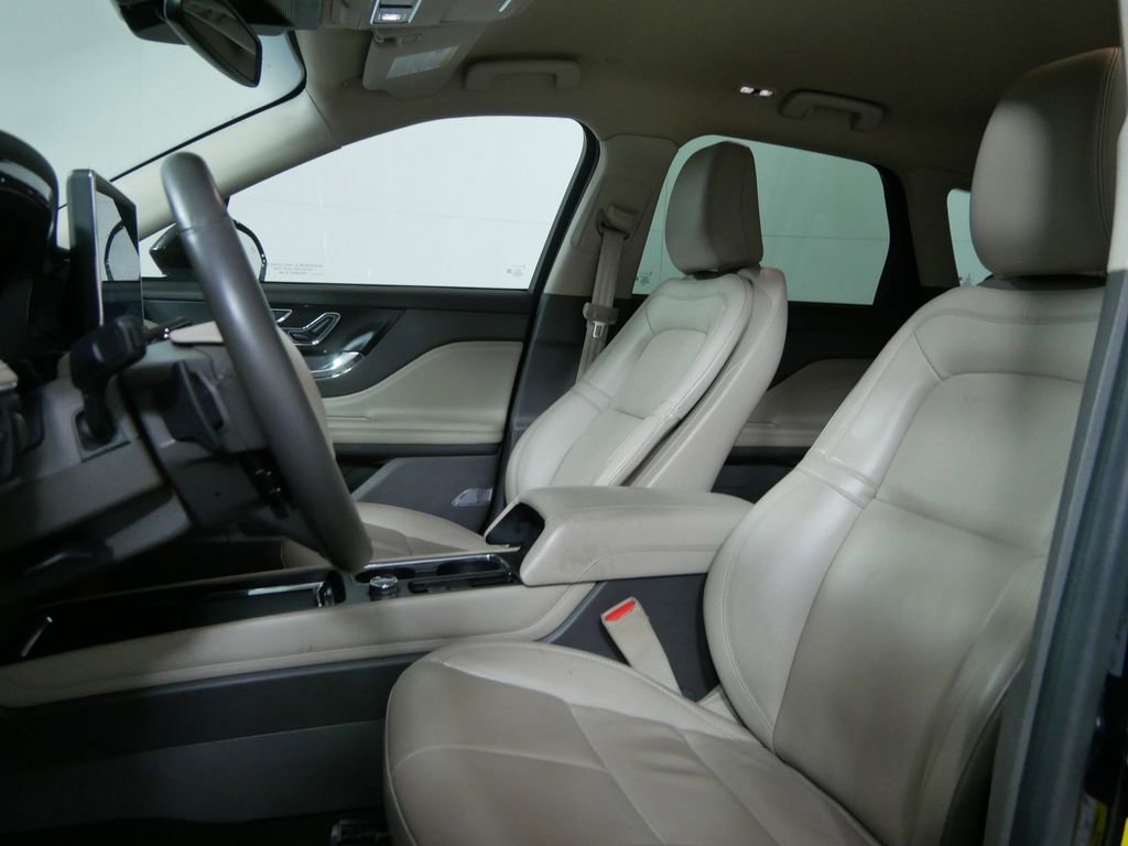 Used 2023 Lincoln Corsair Reserve w/ Jet Appearance Package image 10