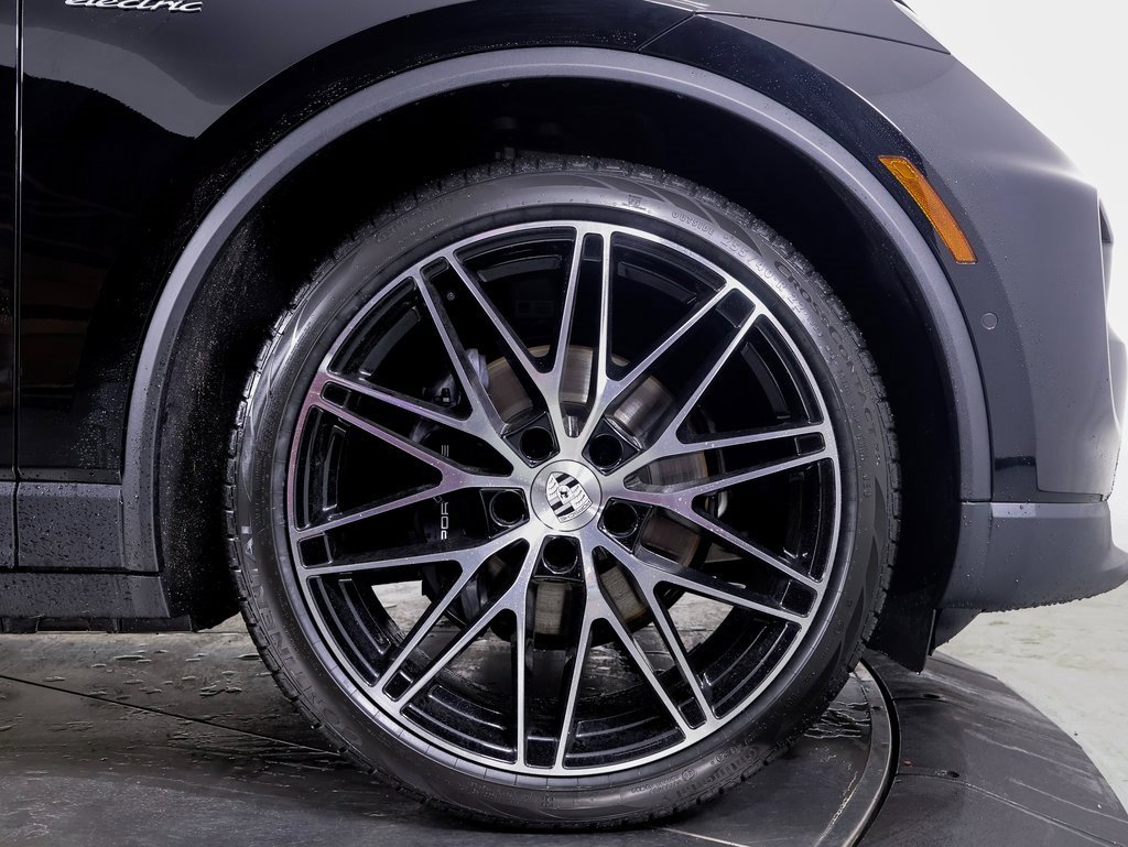 New 2025 Porsche Macan Electric image 24