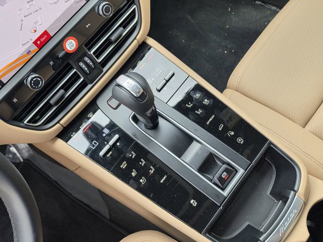 Used 2026 Porsche Macan Turbo AWD/4WD image 19