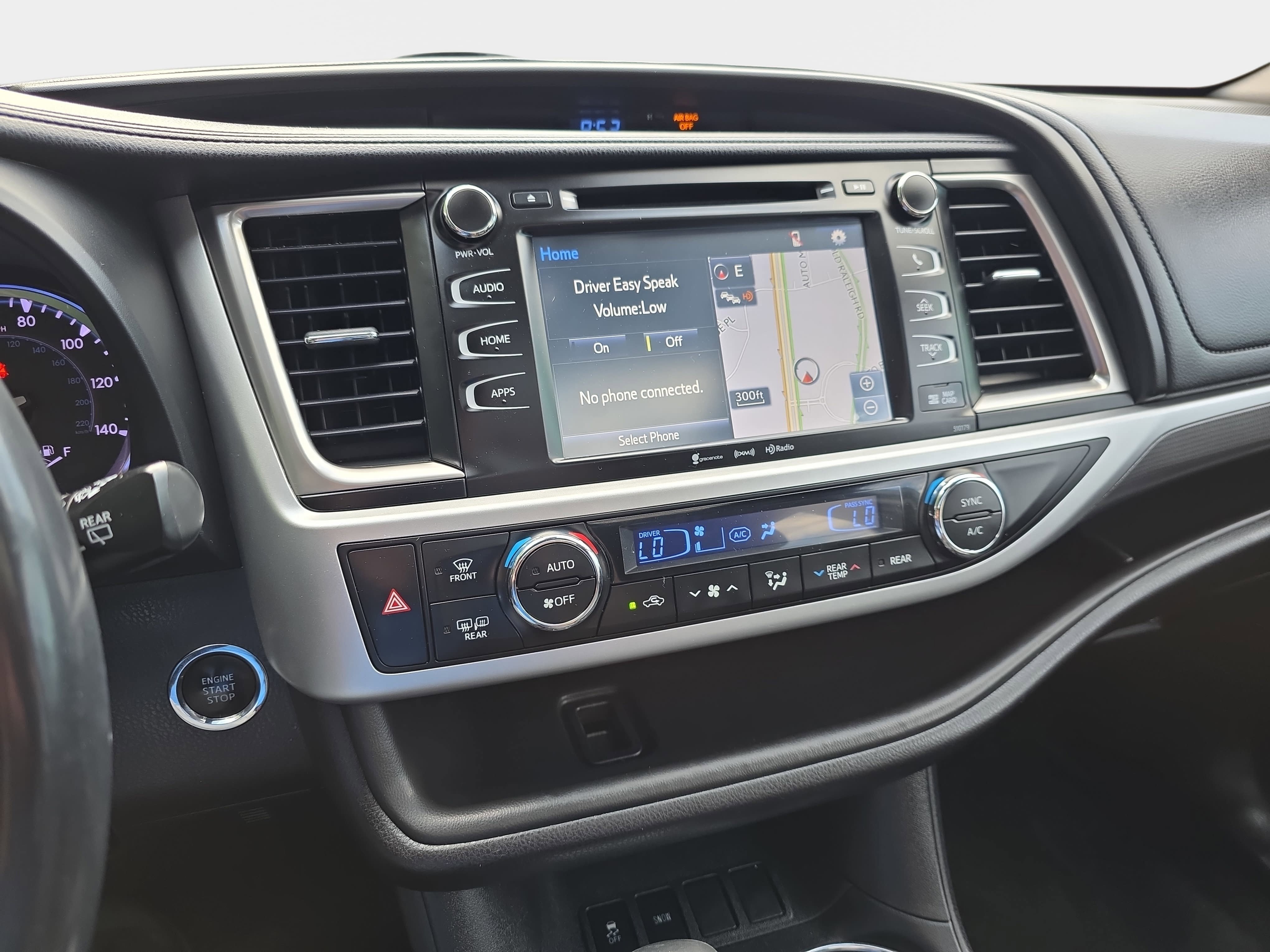 Used 2018 Toyota Highlander SE FWD image 6