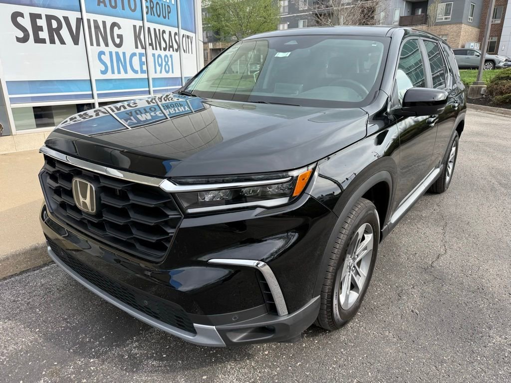 Used 2025 Honda Pilot EX-L image 10