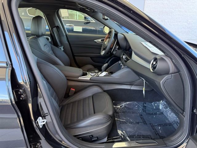 New 2025 Alfa Romeo Giulia w/ Driving Assist Package image 11