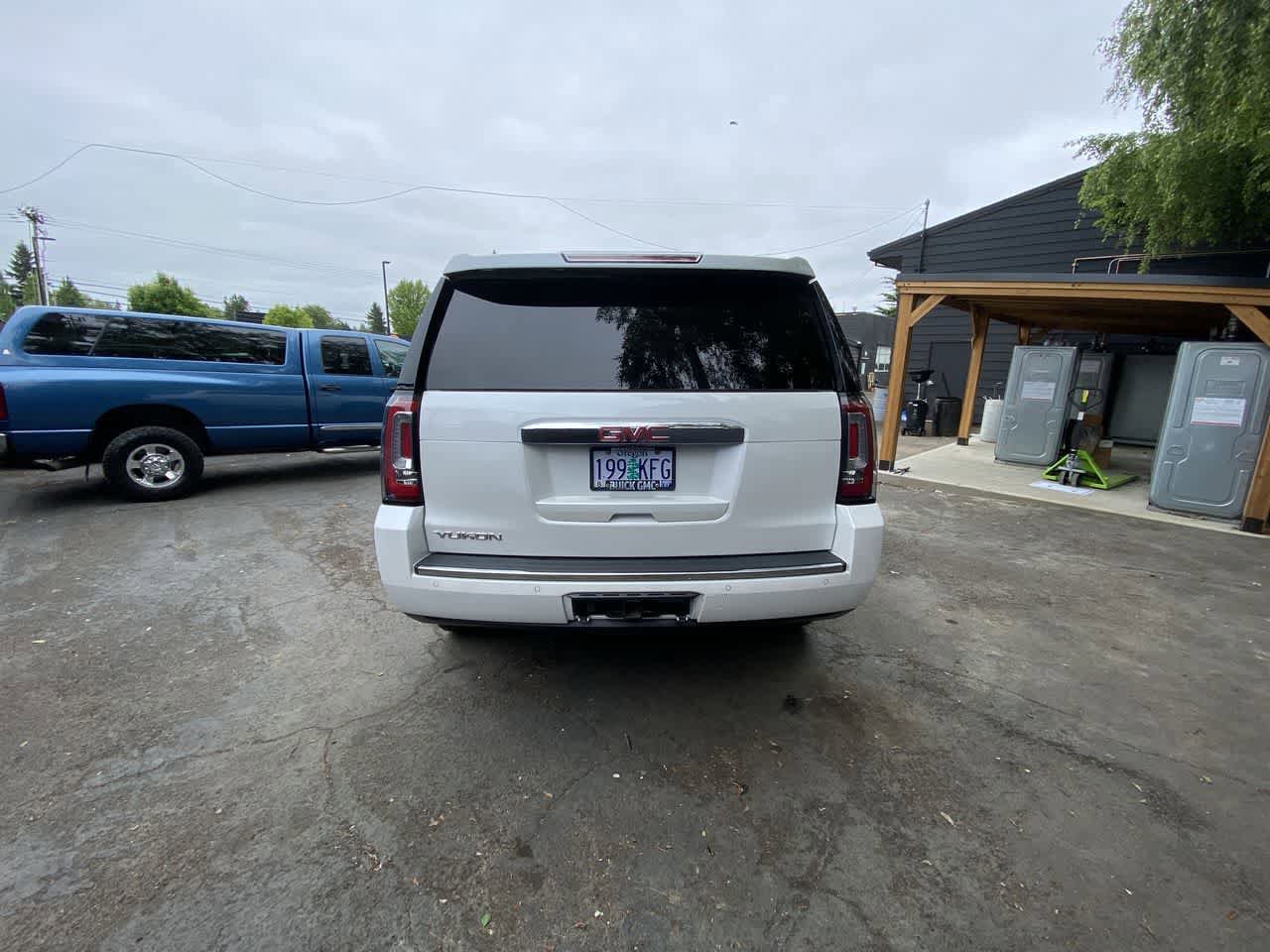 Used 2017 GMC Yukon Denali w/ Open Road Package AWD/4WD image 5