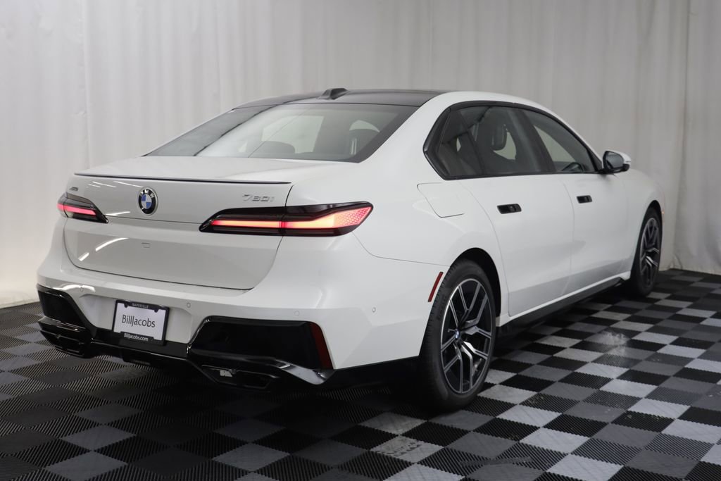 Certified 2025 BMW 760i xDrive w/ Executive Package AWD/4WD image 18
