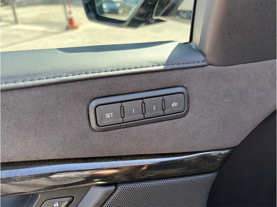 Used 2020 Cadillac Escalade Platinum AWD/4WD image 26