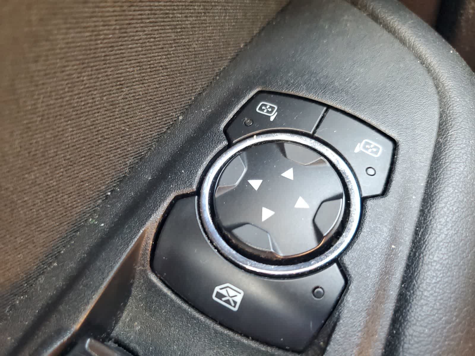 Used 2017 Ford Edge SE FWD image 25