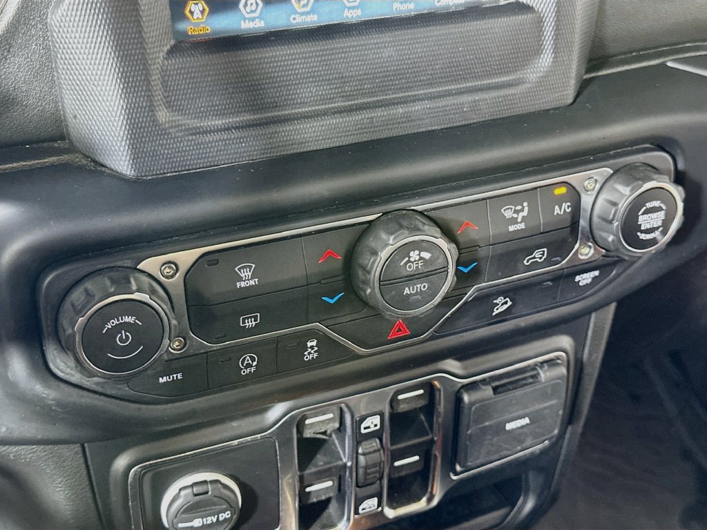 Used 2019 Jeep Wrangler Unlimited Sahara AWD/4WD image 28