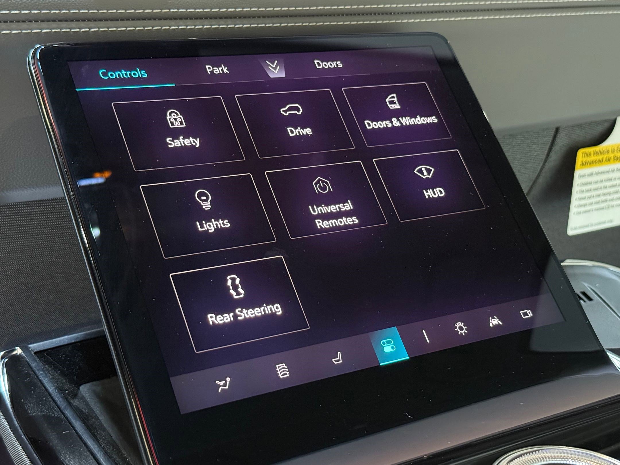 New 2025 Cadillac Escalade IQ Luxury 1 w/ Smart Trailering package image 37