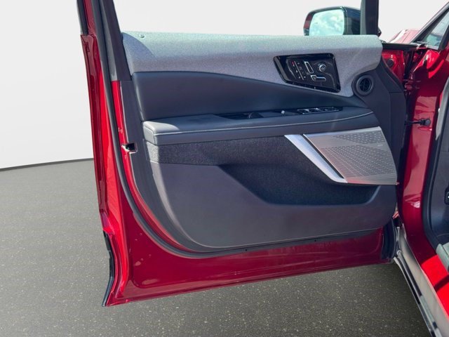 Certified 2025 Cadillac Optiq Sport 2 w/ LPO, Floor Liner Package AWD/4WD image 18