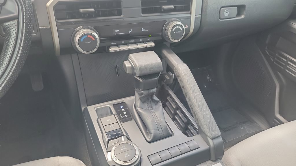 Certified 2024 Toyota Tacoma SR5 AWD/4WD image 15