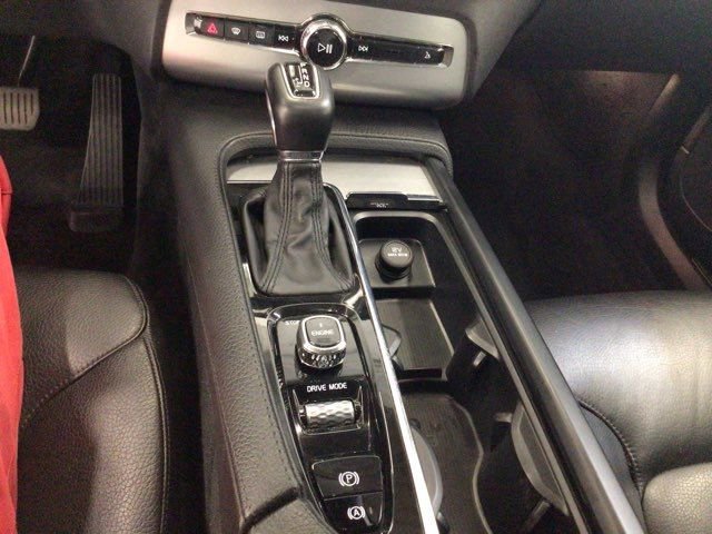 Used 2016 Volvo XC90 T6 Momentum w/ Vision Package image 17