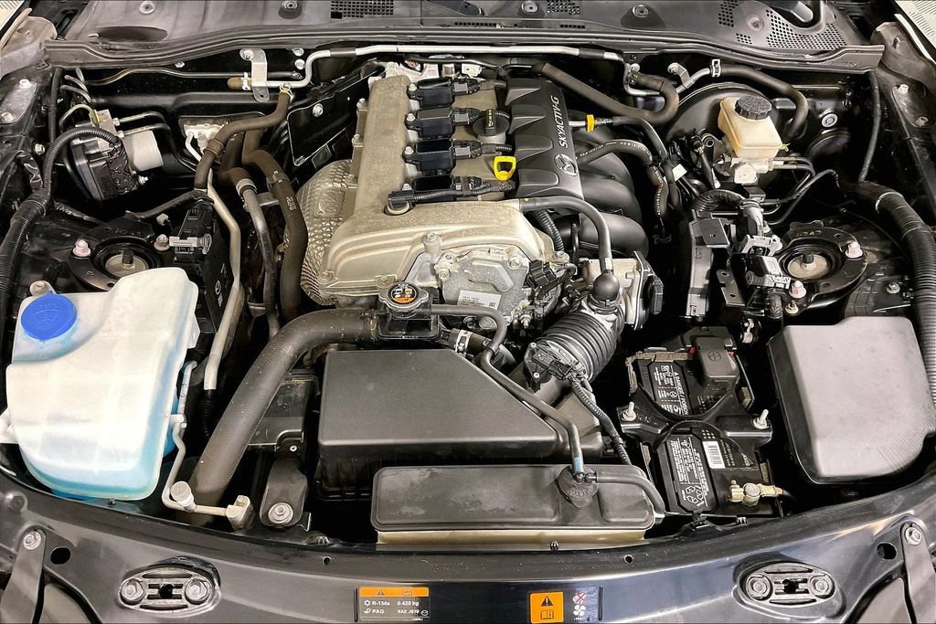 Used 2020 MAZDA MX-5 Miata RF Club RWD image 9
