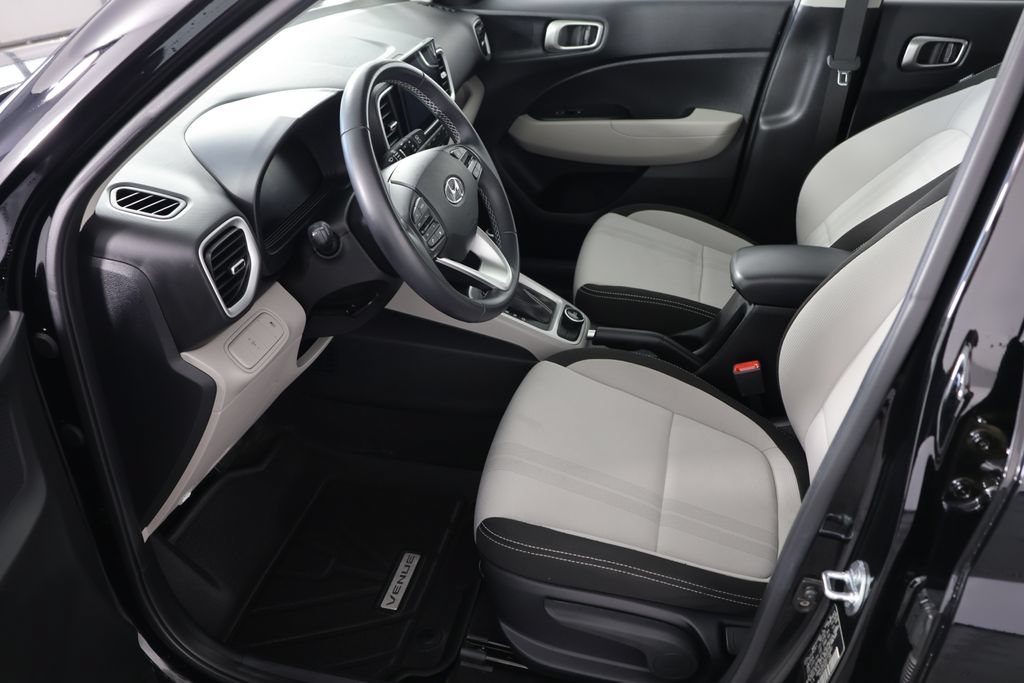 Used 2024 Hyundai Venue SEL FWD image 18