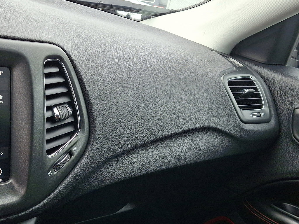 Used 2021 Jeep Compass Trailhawk image 31