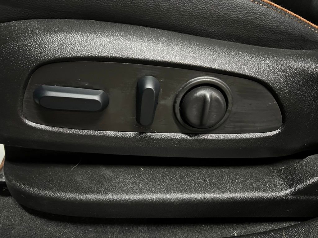 Used 2023 GMC Acadia AT4 w/ Technology Package image 31