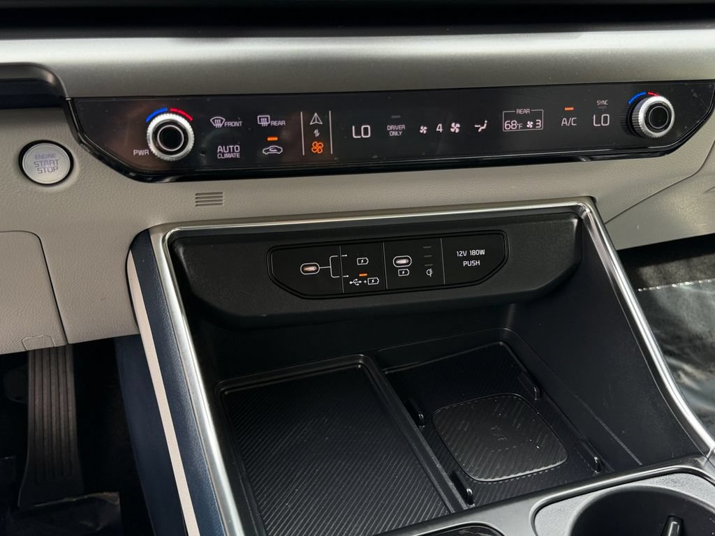 Certified 2025 Kia Carnival SX w/ SX Dark Edition Package FWD image 23