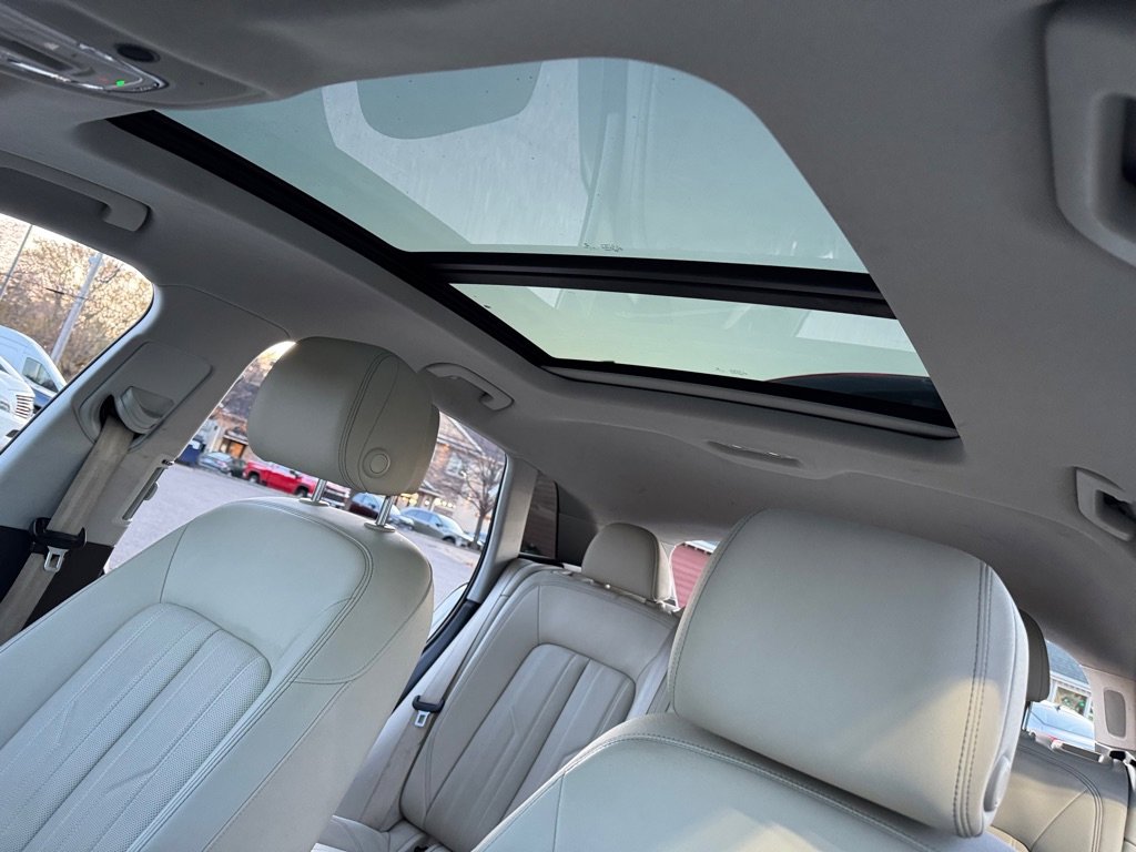 Used 2019 Audi e-tron Premium Plus image 38