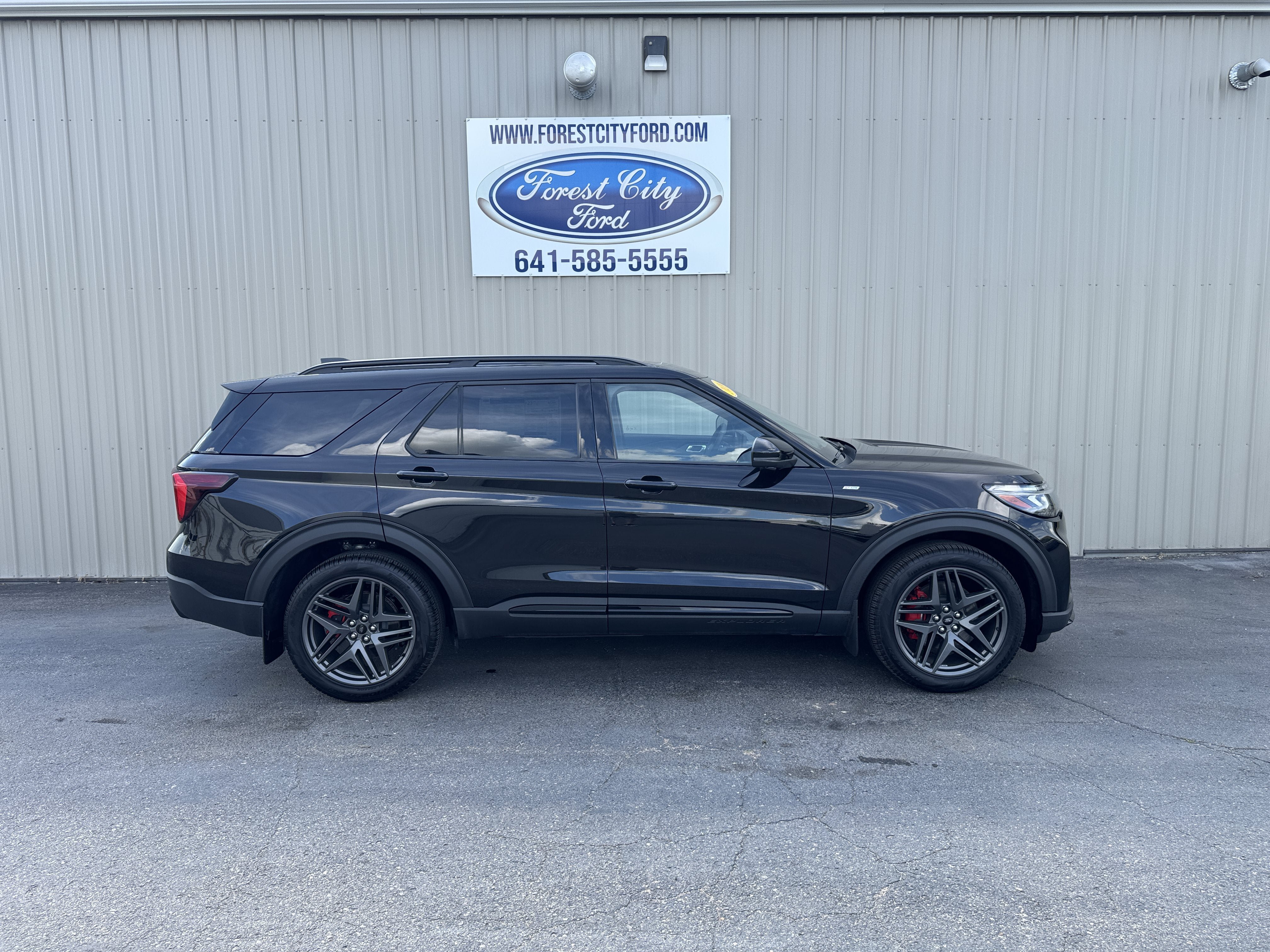 New 2026 Ford Explorer ST-Line w/ ST-Line Street Pack AWD/4WD image 6