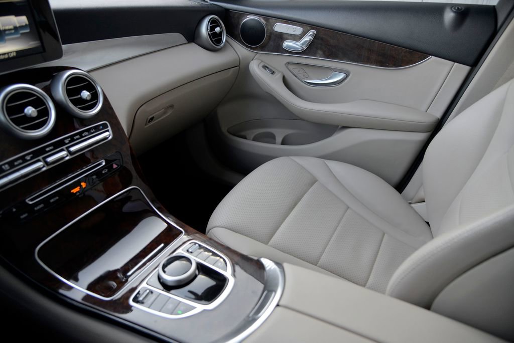 Used 2018 Mercedes-Benz GLC 300 4MATIC image 27