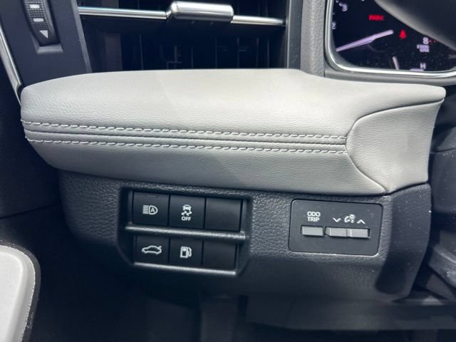 Used 2022 Toyota Avalon XLE FWD image 19