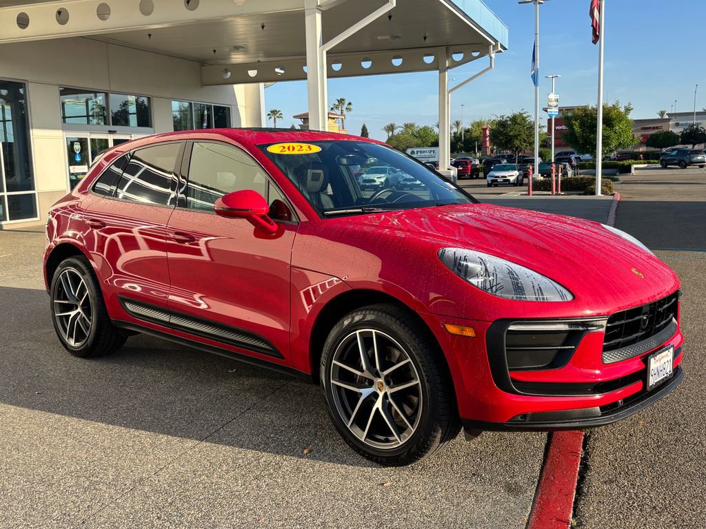 Used 2023 Porsche Macan image 3