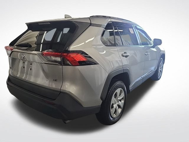 Used 2020 Toyota RAV4 LE FWD image 2