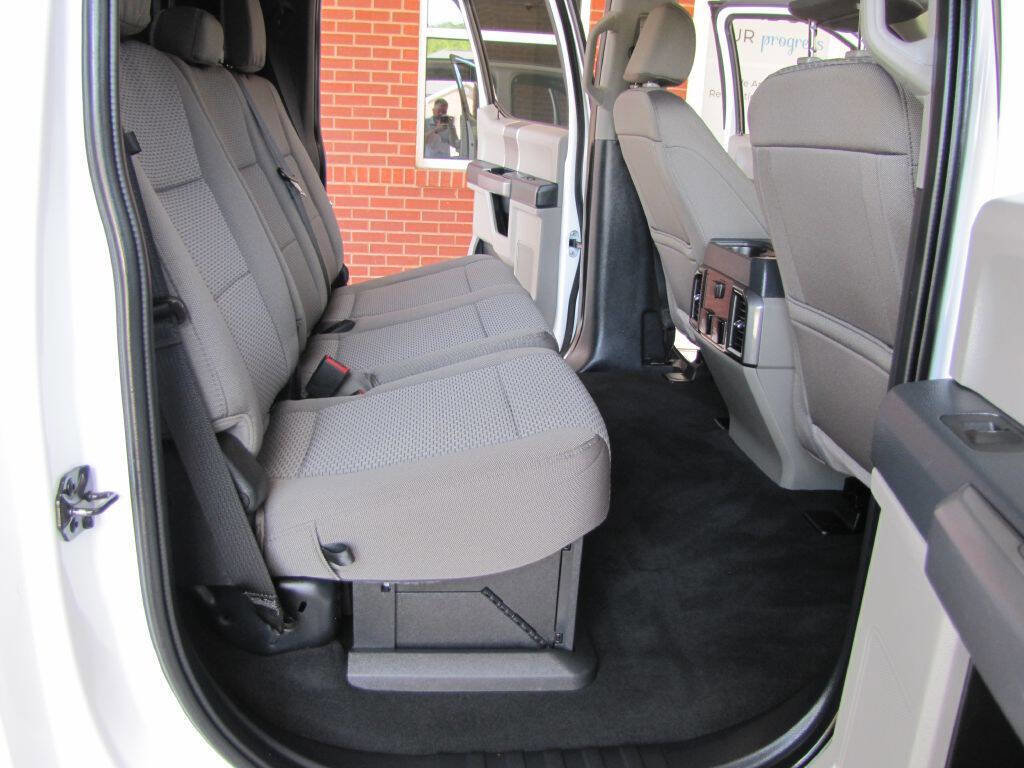 Used 2022 Ford F250 XLT w/ Black Appearance Package image 18