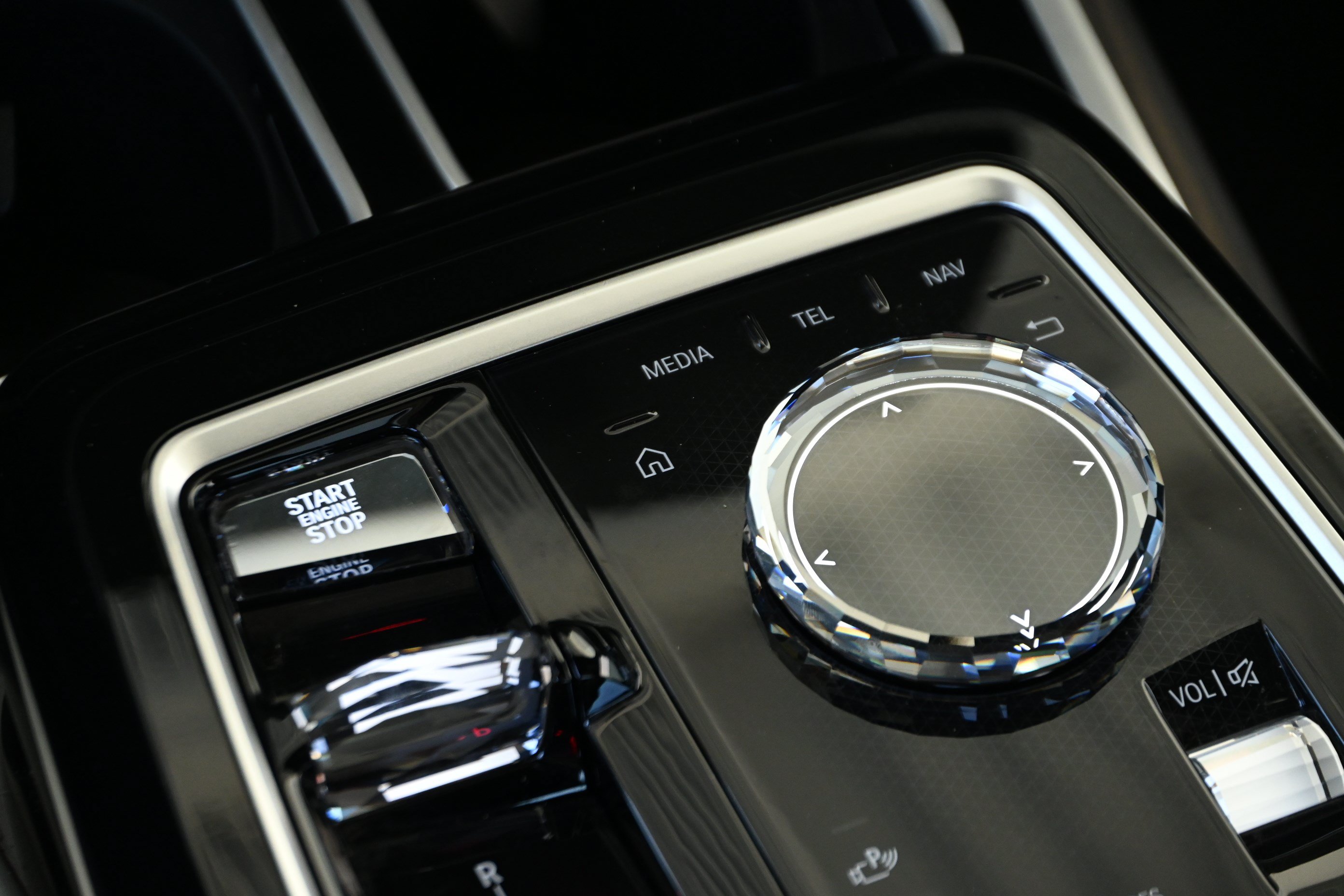Certified 2024 BMW 740i RWD image 20