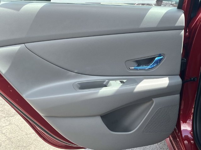 Used 2025 Hyundai Elantra Sport FWD image 13