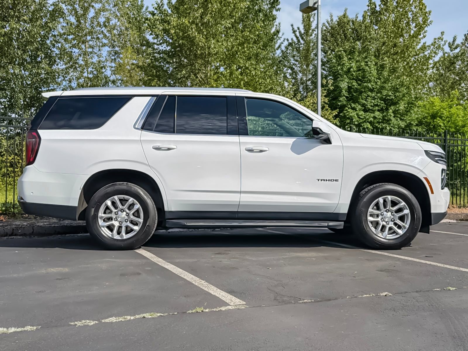 Used 2025 Chevrolet Tahoe LT AWD/4WD image 2
